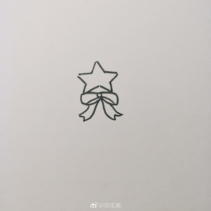 圣诞节简笔画，礼物满满的圣诞树简笔画图片画法