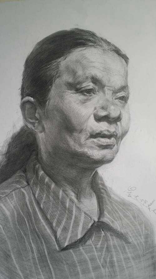 四分之三女中年素描头像7.jpg