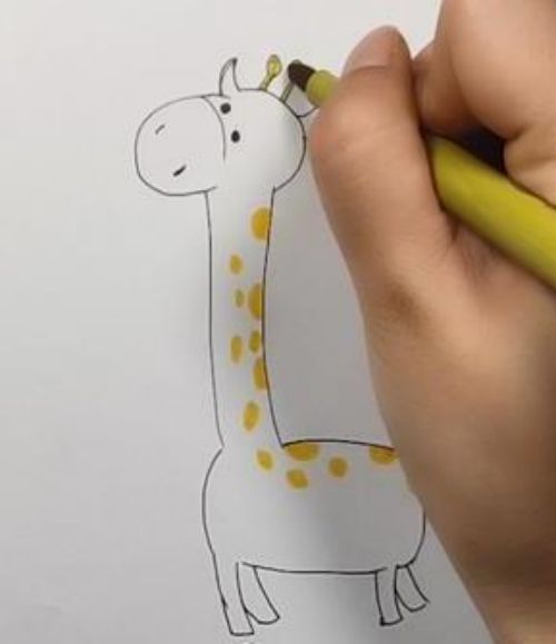 长颈鹿简笔画大全带颜色 长颈鹿可爱简笔画怎么画