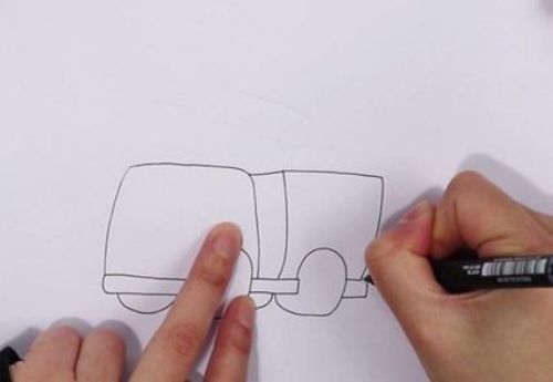 带颜色消防车简笔画怎么画 消防车简笔画步骤简单又漂亮教程